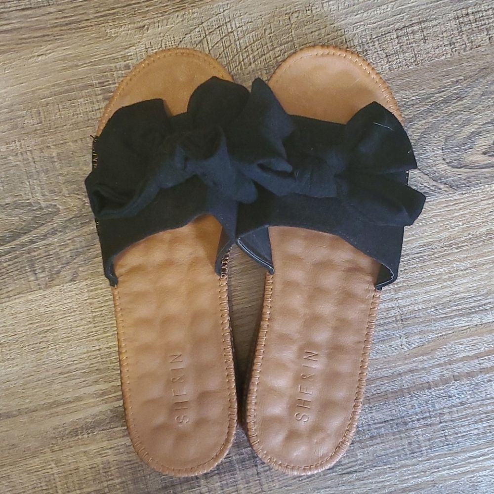 Shein Women's Black Slip on Sandals Sz 8 (W2)